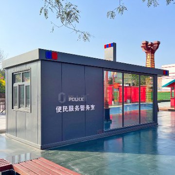 景區(qū)便民服務(wù)警務(wù)室，為游客提供方便服務(wù)